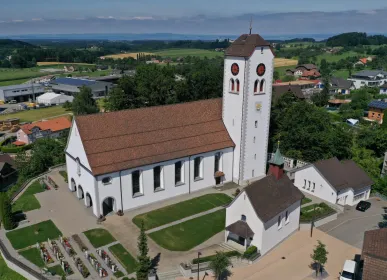 Pfarrkirche und Antoniuskapelle (Foto: Thomas F&auml;h)